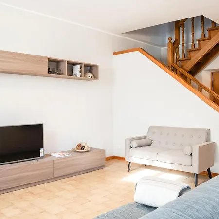 Guesthost - Le Tre Ninfee Di Pusiano! Free Parking Apartamento