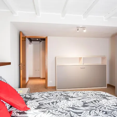 Guesthost - Le Tre Ninfee Di Pusiano! Free Parking Apartamento