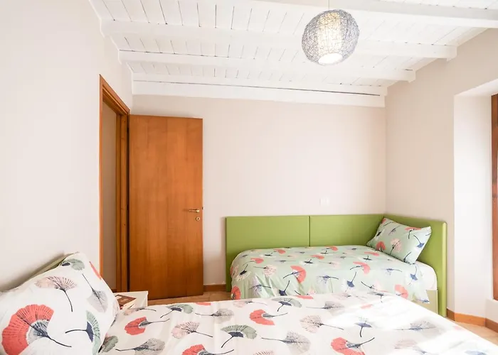 Guesthost - Le Tre Ninfee Di Pusiano! Free Parking Pusiano