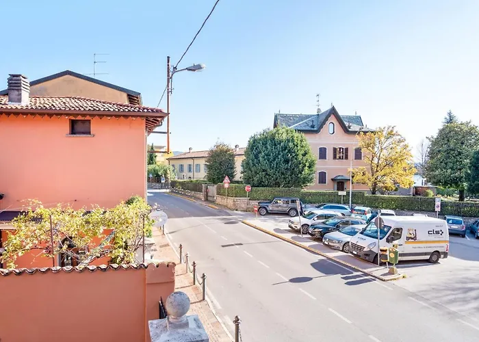 Daire Guesthost - Le Tre Ninfee Di Pusiano! Free Parking