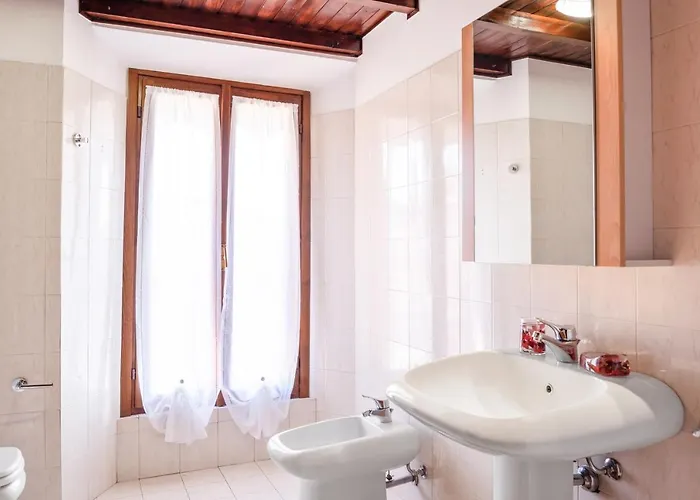 Daire Guesthost - Le Tre Ninfee Di Pusiano! Free Parking *