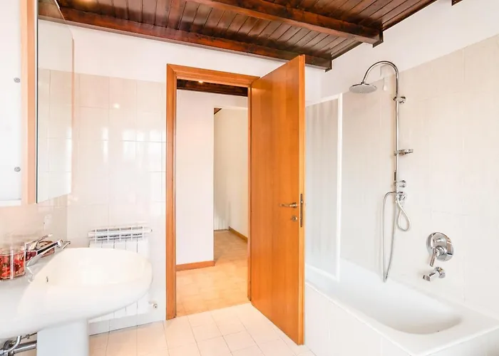 Guesthost - Le Tre Ninfee Di Pusiano! Free Parking Pusiano