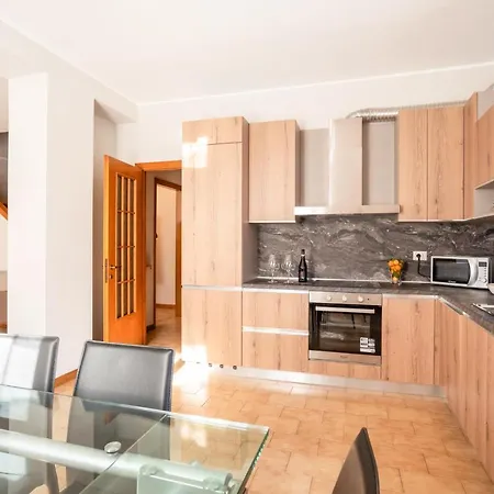 Apartament Guesthost - Le Tre Ninfee Di Pusiano! Free Parking *