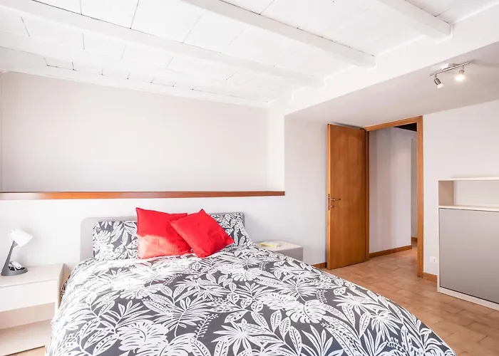 Guesthost - Le Tre Ninfee Di Pusiano! Free Parking Apartman