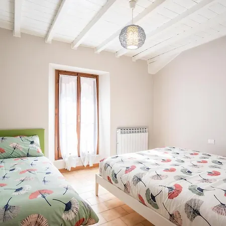 Guesthost - Le Tre Ninfee Di Pusiano! Free Parking Apartment *