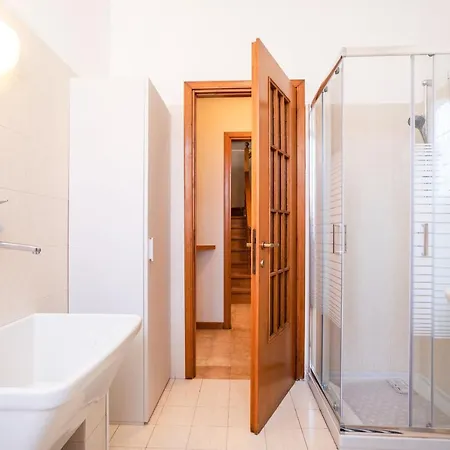 Guesthost - Le Tre Ninfee Di Pusiano! Free Parking Apartmán *