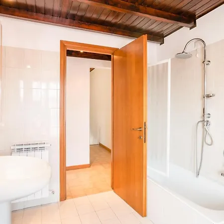 Guesthost - Le Tre Ninfee Di Pusiano! Free Parking Pusiano